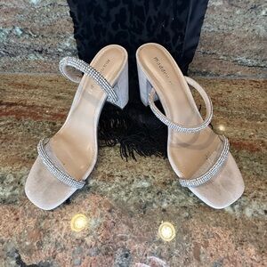 Madden Girl Size 8 Elegant Rhinestone Embellished Block Heel Sandals